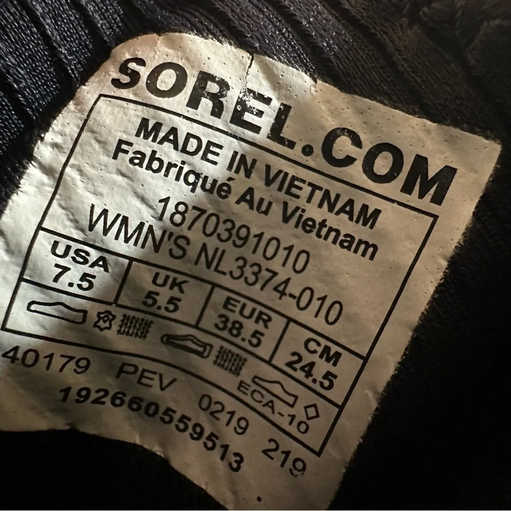 Sorel Kinetic Sneaker Black Velcro Straps